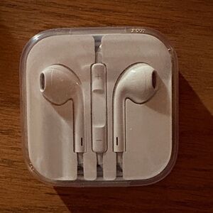 NEW Apple wired headphones with 3.5mm AUX plug